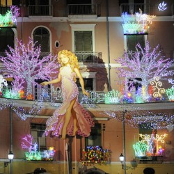 Foto: (Italiano) Weekend “Le luci e le streghe”. Luminarie di Salerno e Benevento